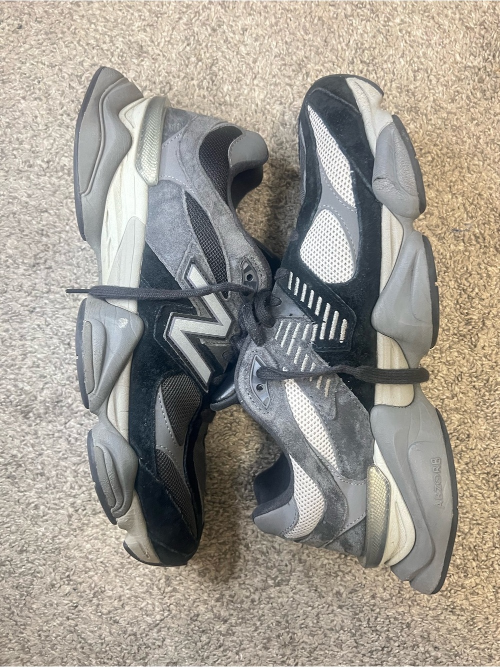 New Balance Men's Black and Gray Retro Runner Sneakers